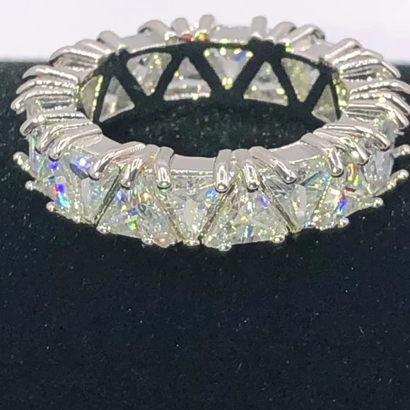 18k 6ct Trillion Eternity Band - Picture 5 of 16